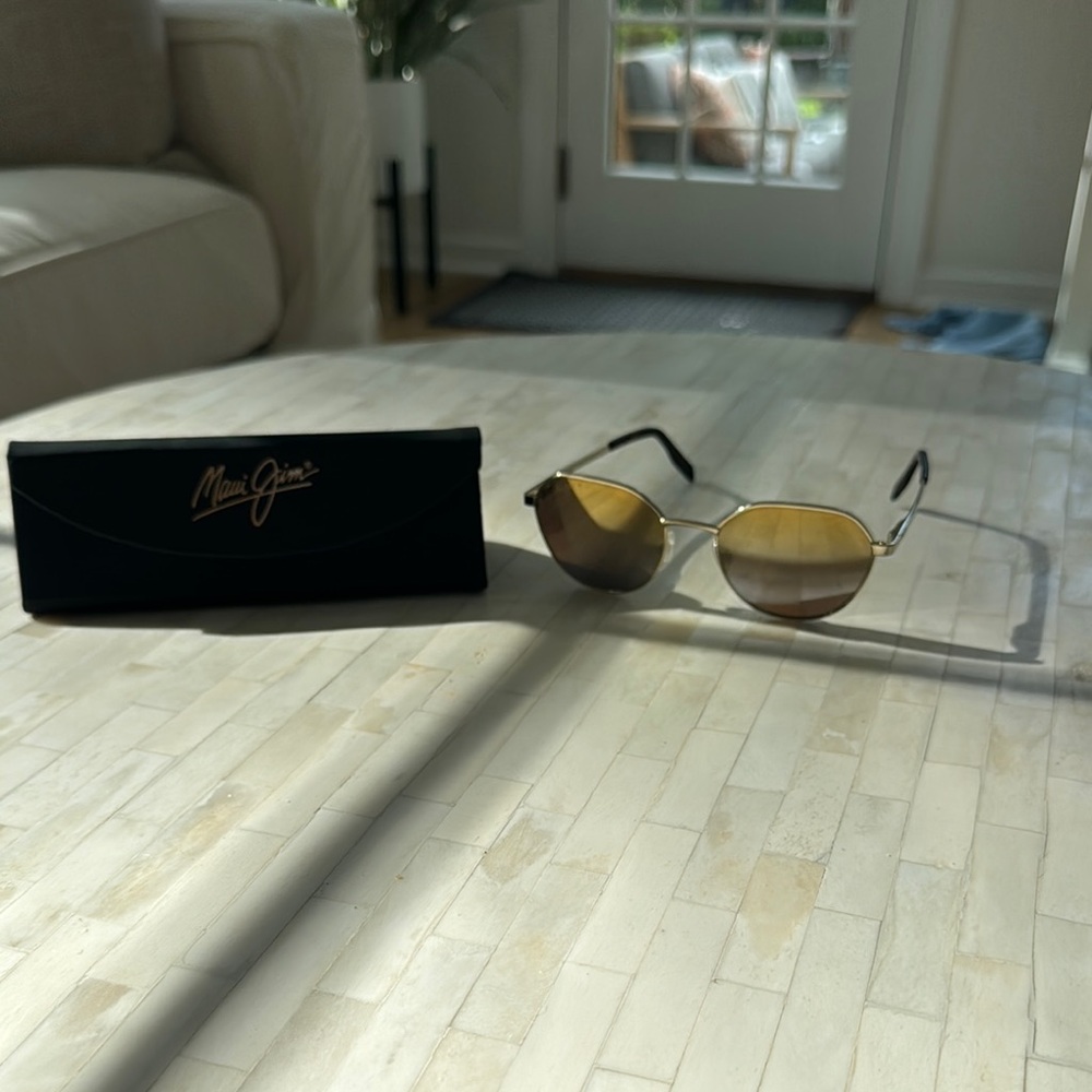 Maui Jim Gold Round Sunglasses with Vintage-Inspired Design MJ845-16